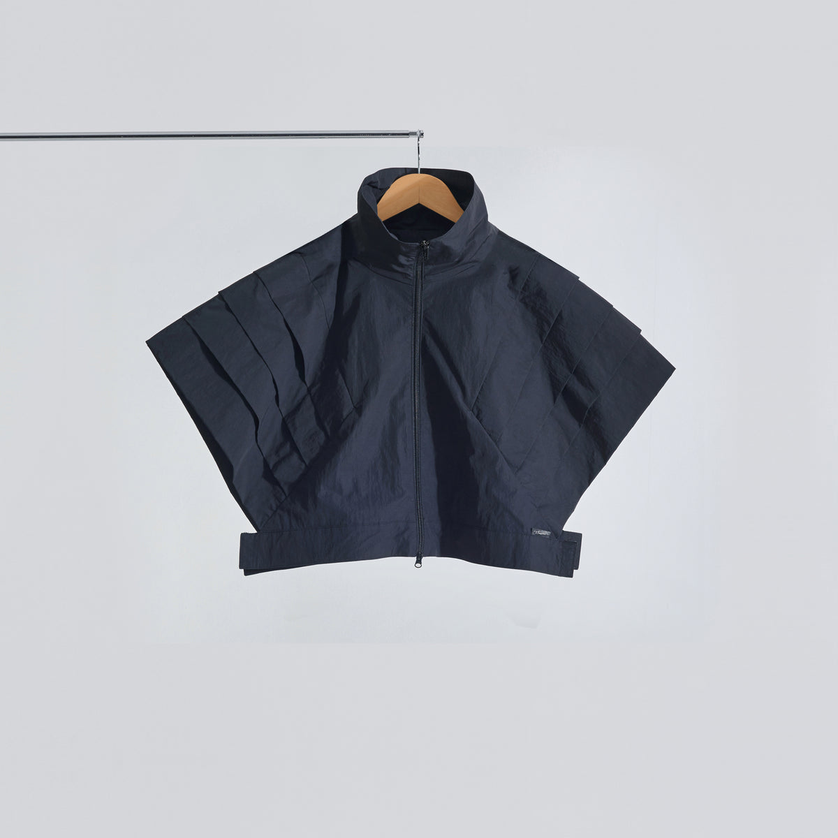 EXT SHOULDER FULL-ZIP VEST