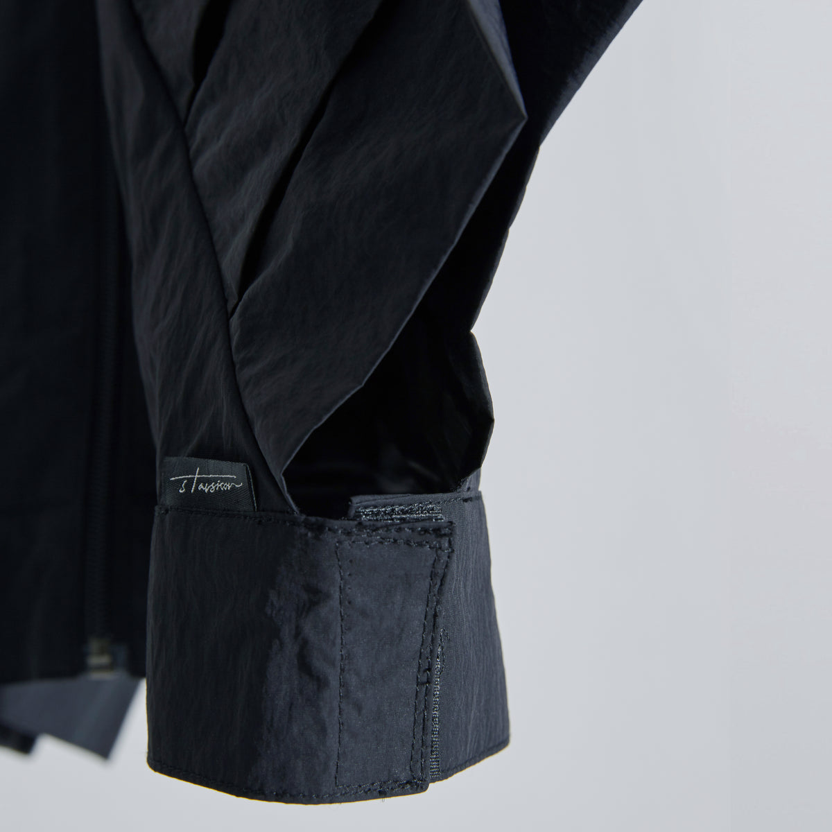 EXT SHOULDER FULL-ZIP VEST