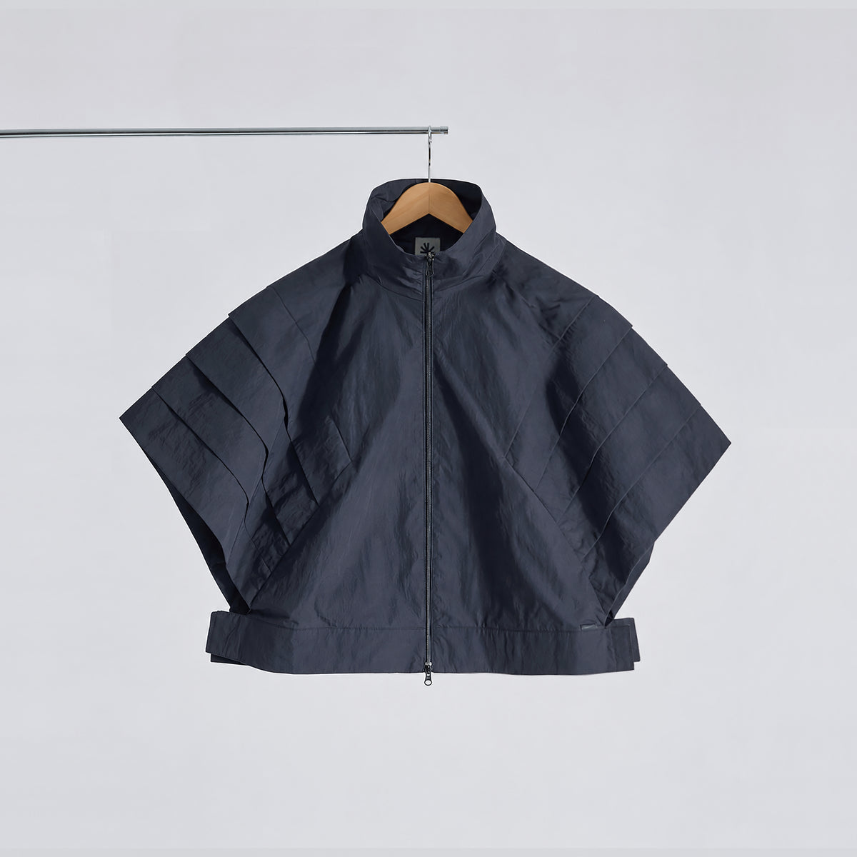 EXT SHOULDER FULL-ZIP VEST
